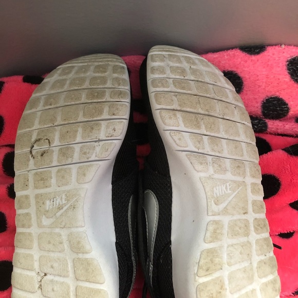 Clear crystal embellished black Nike Roshe Sneaker - Picture 5 of 5